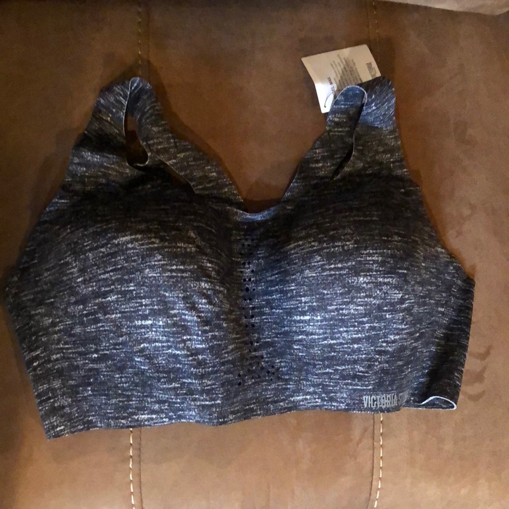 Victoria secrets sports bra size 38DD